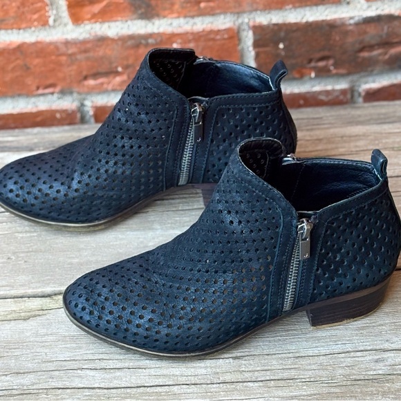 Lucky Brand Perforated Black Leather Ankle Zip Boots Booties 7M - Picture 2 of 8